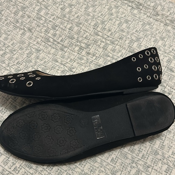 Black grommet flats - Picture 3 of 5